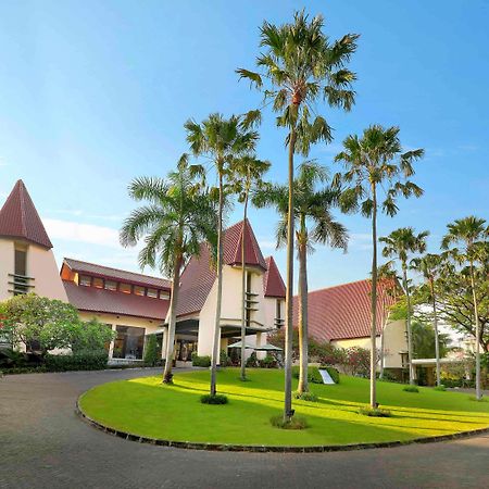 Grand Tropic Suites Hotel Surabaya Buitenkant foto
