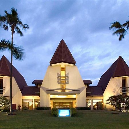 Grand Tropic Suites Hotel Surabaya Buitenkant foto