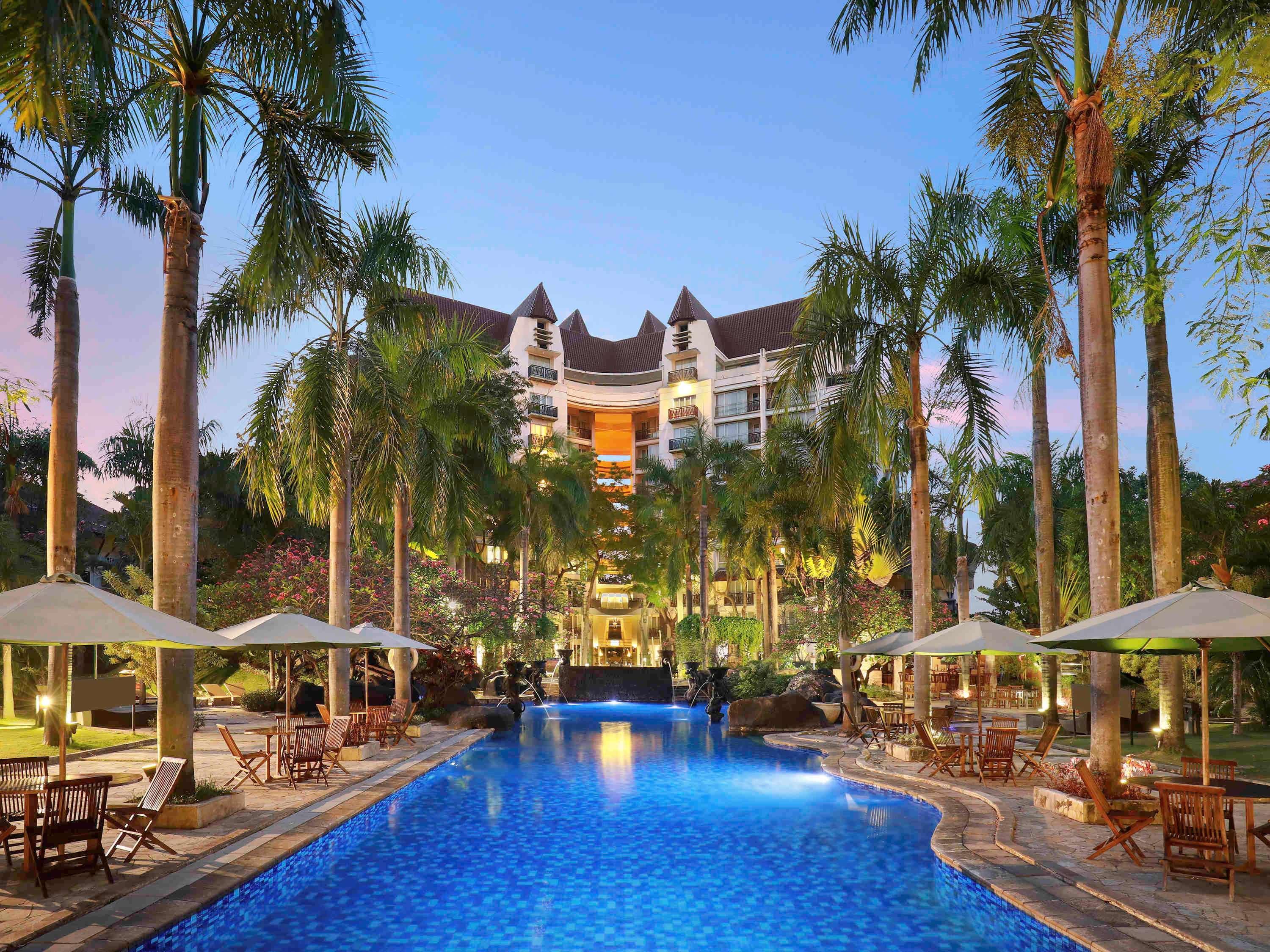 Grand Tropic Suites Hotel Surabaya Buitenkant foto
