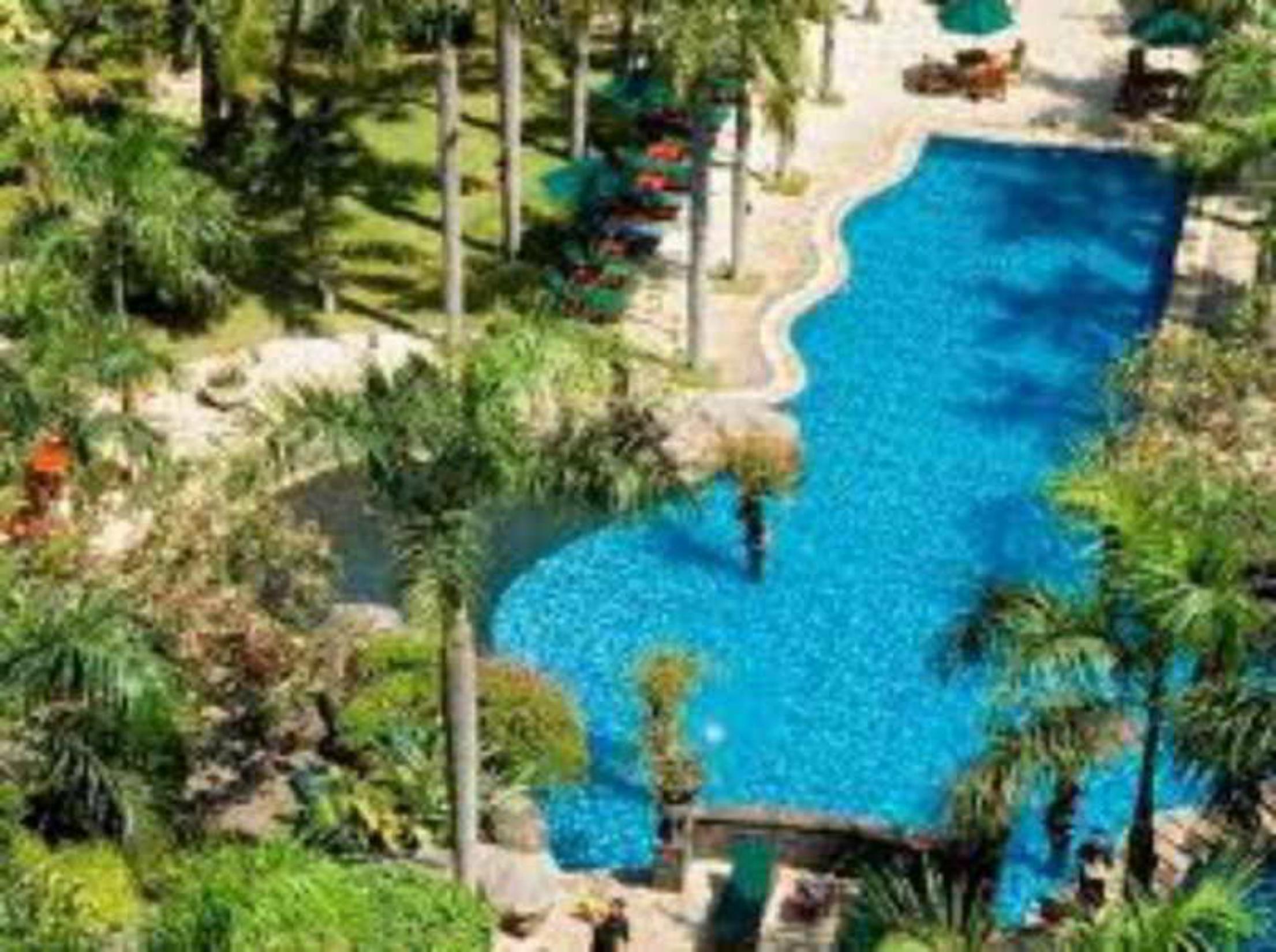 Grand Tropic Suites Hotel Surabaya Buitenkant foto