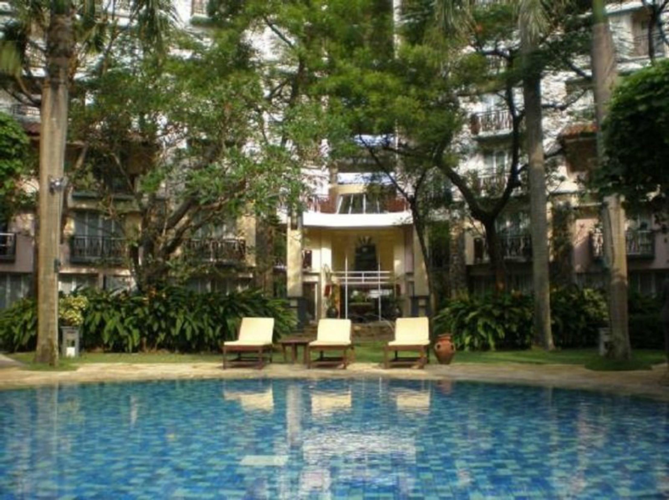 Grand Tropic Suites Hotel Surabaya Buitenkant foto