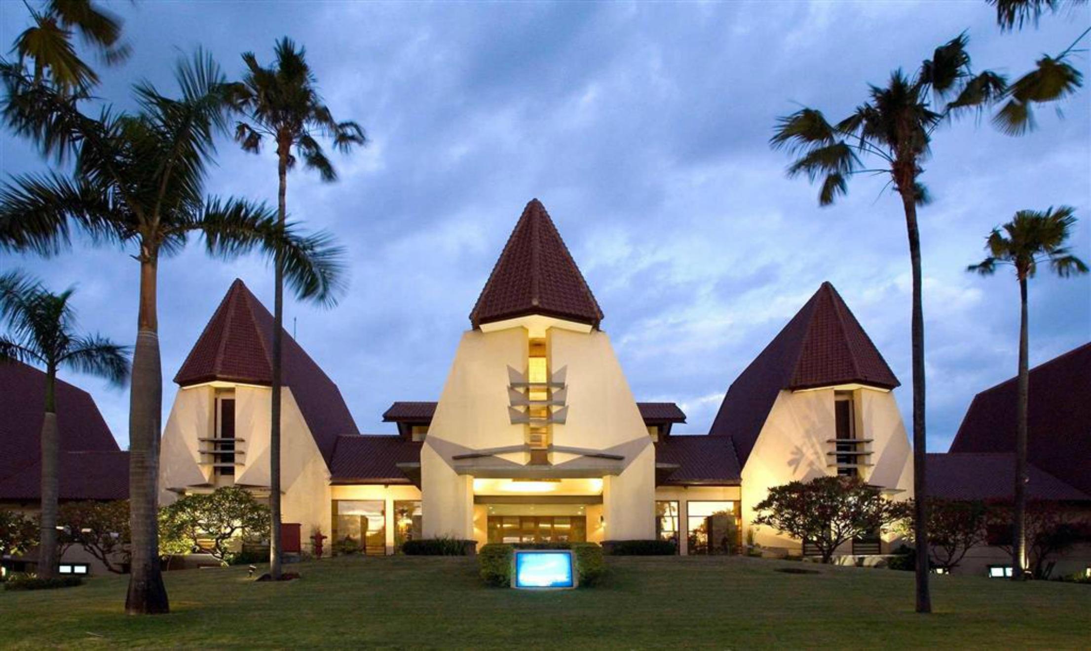 Grand Tropic Suites Hotel Surabaya Buitenkant foto