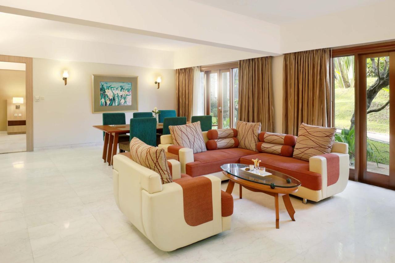 Grand Tropic Suites Hotel Surabaya Buitenkant foto