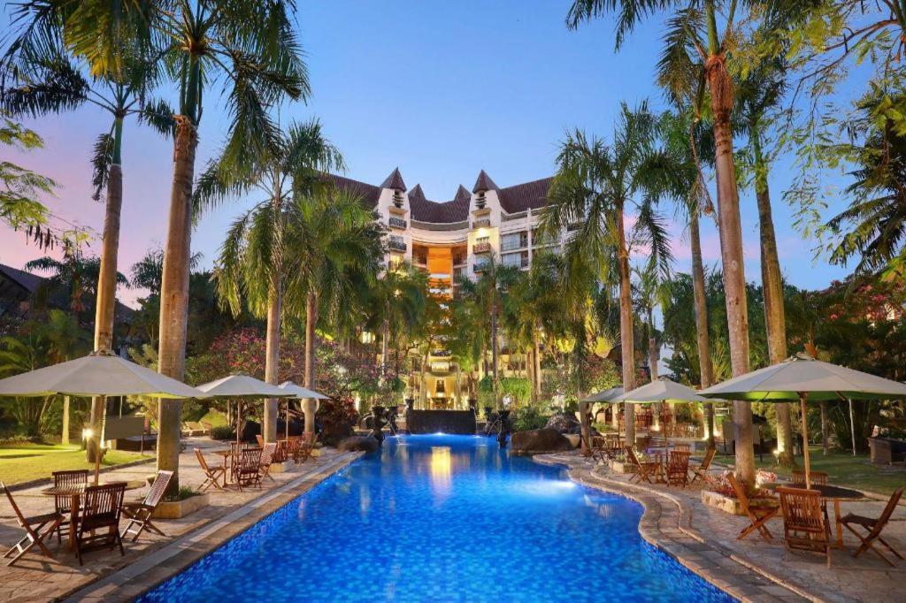 Grand Tropic Suites Hotel Surabaya Buitenkant foto