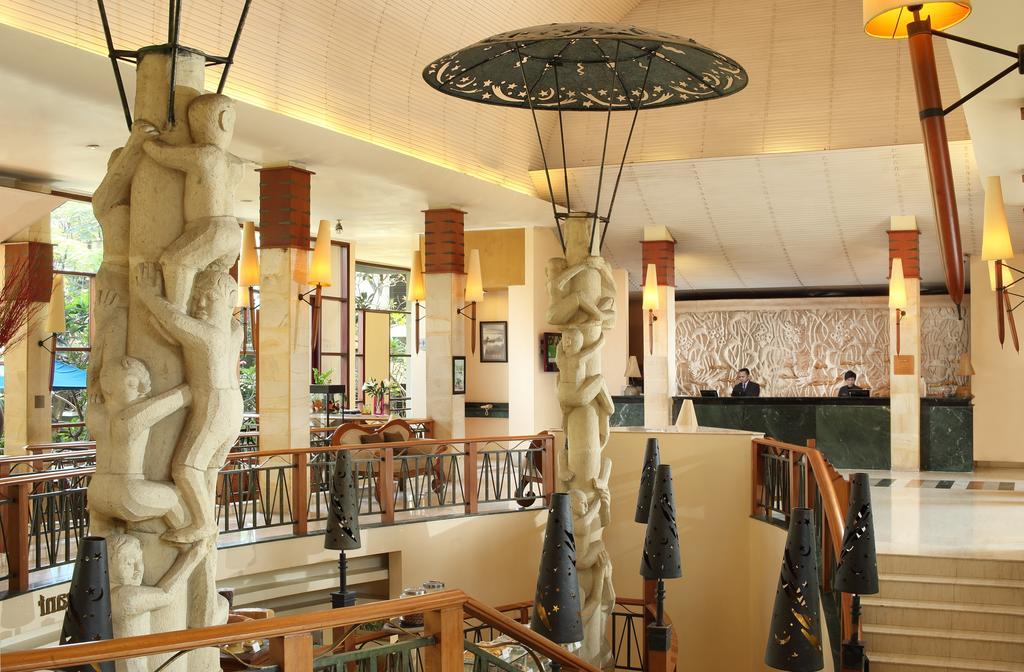 Grand Tropic Suites Hotel Surabaya Buitenkant foto