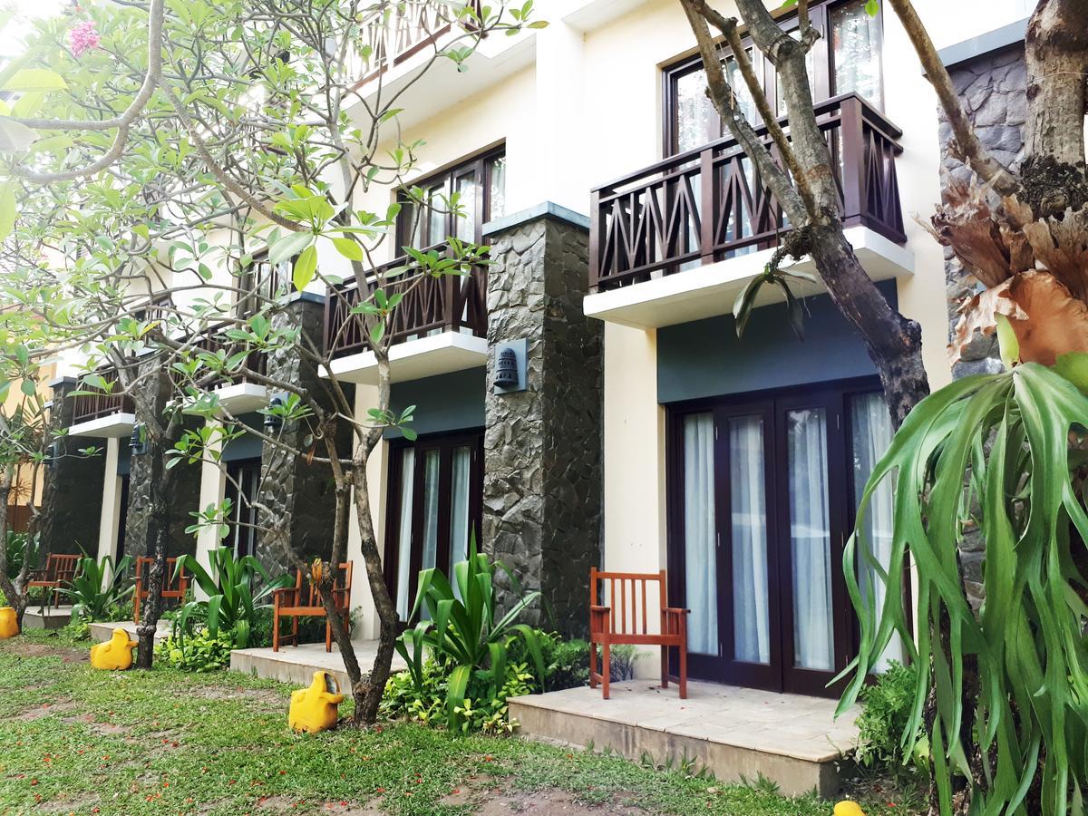 Grand Tropic Suites Hotel Surabaya Buitenkant foto