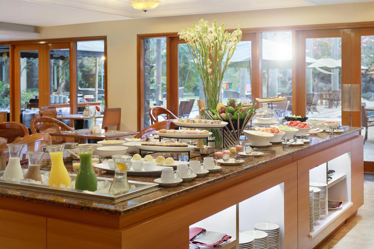 Grand Tropic Suites Hotel Surabaya Buitenkant foto