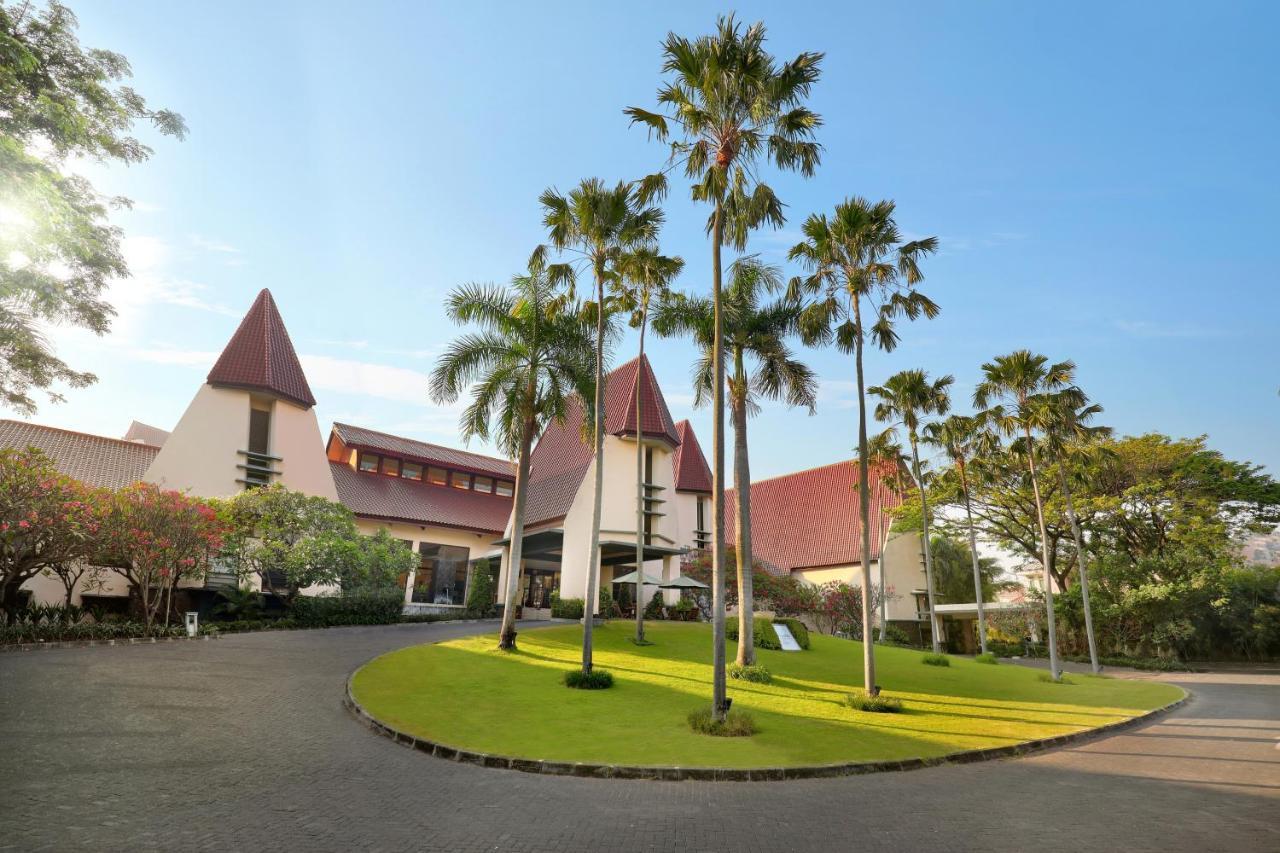 Grand Tropic Suites Hotel Surabaya Buitenkant foto