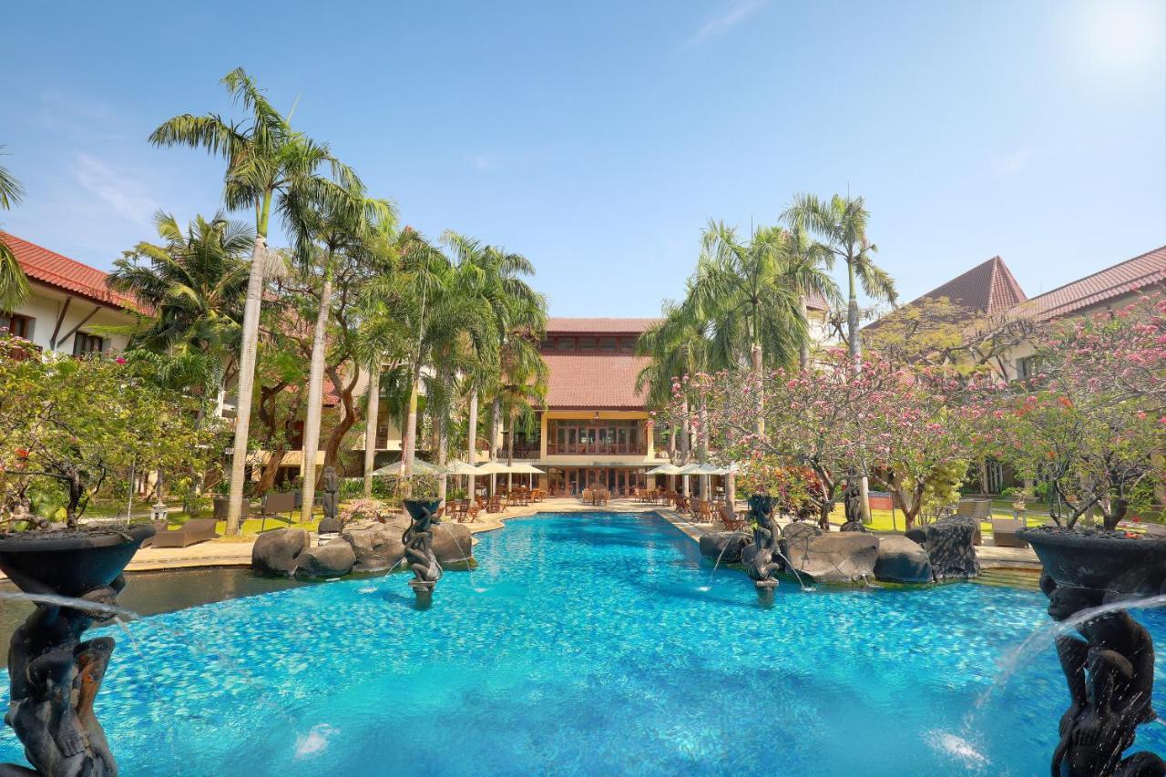 Grand Tropic Suites Hotel Surabaya Buitenkant foto